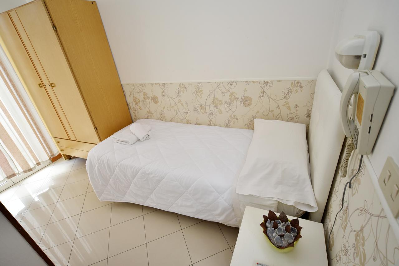 Hotel Marika Rimini Extérieur photo