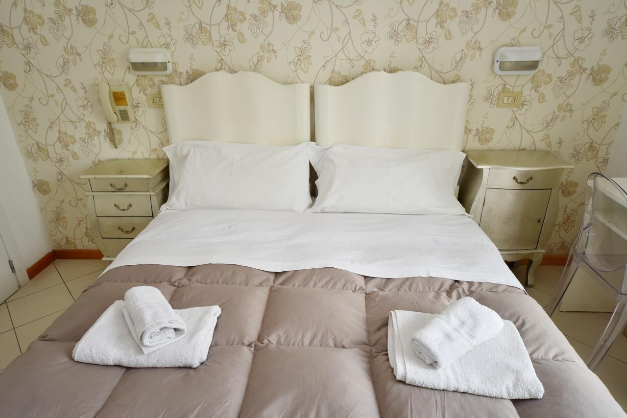 Hotel Marika Rimini Extérieur photo