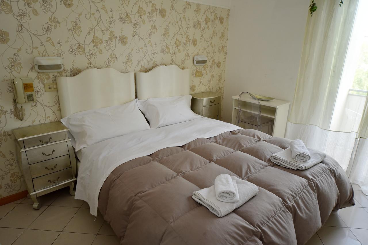Hotel Marika Rimini Extérieur photo