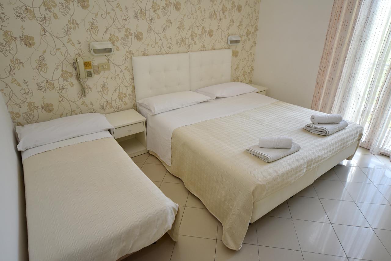 Hotel Marika Rimini Extérieur photo