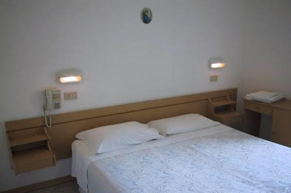 Hotel Marika Rimini Extérieur photo
